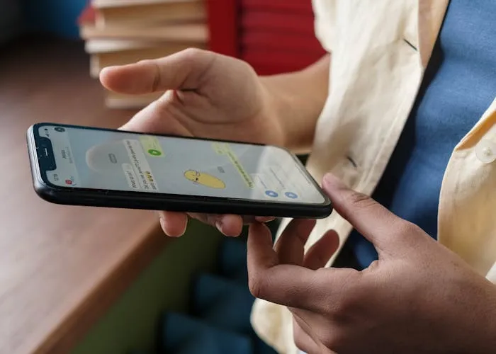 Texting on phone to schedule laundry