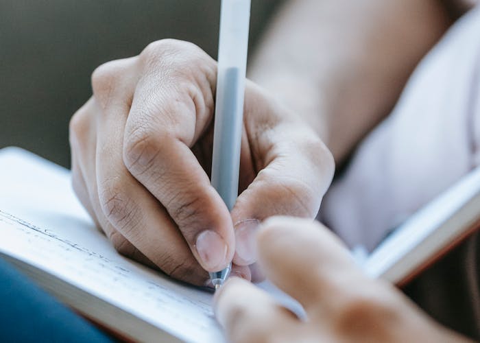 Texting on phone to schedule laundry